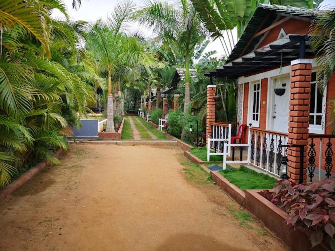 Plumeria Resort Kushālnagar Zewnętrze zdjęcie
