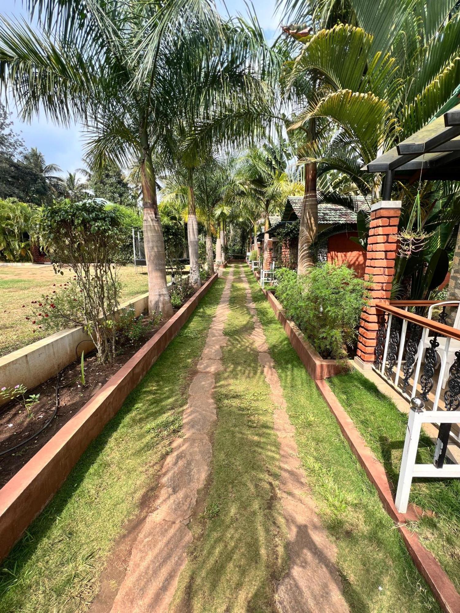 Plumeria Resort Kushālnagar Zewnętrze zdjęcie