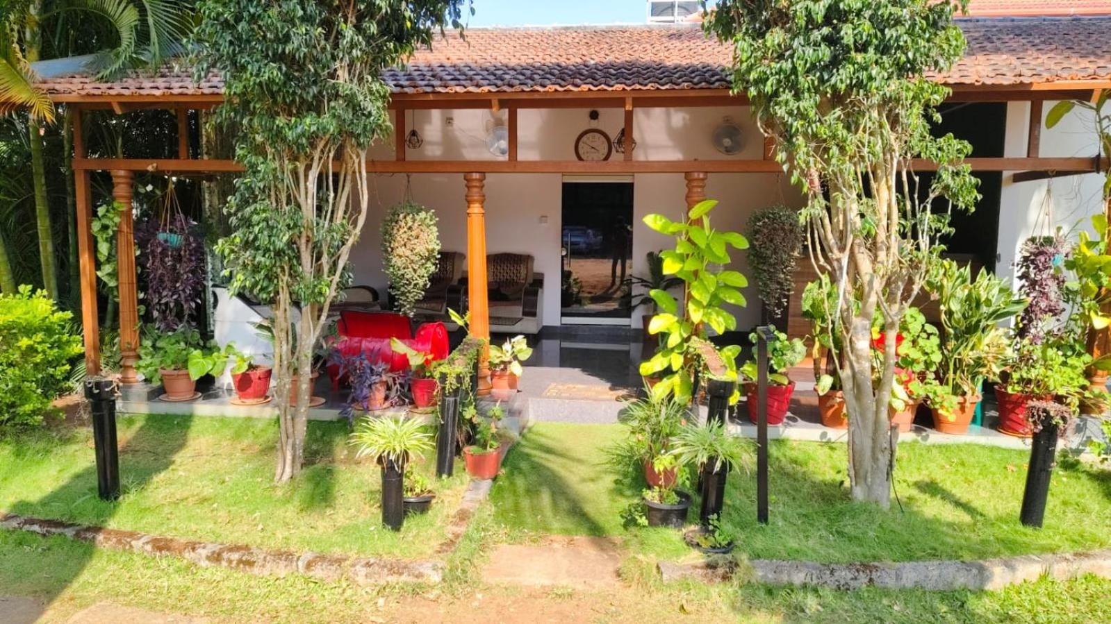 Plumeria Resort Kushālnagar Zewnętrze zdjęcie